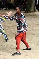 オム プリッセ イッセイ ミヤケ 2020年春夏コレクション、止むことのない陽気な踊りと音楽｜写真34