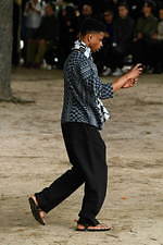 オム プリッセ イッセイ ミヤケ 2020年春夏コレクション、止むことのない陽気な踊りと音楽｜写真35