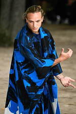 オム プリッセ イッセイ ミヤケ 2020年春夏コレクション、止むことのない陽気な踊りと音楽｜写真41