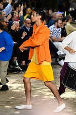 オム プリッセ イッセイ ミヤケ 2020年春夏コレクション、止むことのない陽気な踊りと音楽｜写真47