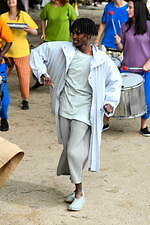 オム プリッセ イッセイ ミヤケ 2020年春夏コレクション、止むことのない陽気な踊りと音楽｜写真49