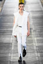 ベルルッティ 2020年春夏コレクション、太陽の日差しに輝くカラフルな洋服｜写真2