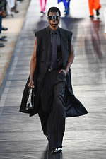 ベルルッティ 2020年春夏コレクション、太陽の日差しに輝くカラフルな洋服｜写真9