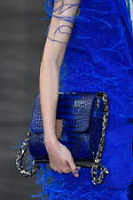 ベルルッティ 2020年春夏コレクション、太陽の日差しに輝くカラフルな洋服｜写真12