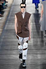 ベルルッティ 2020年春夏コレクション、太陽の日差しに輝くカラフルな洋服｜写真16