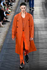 ベルルッティ 2020年春夏コレクション、太陽の日差しに輝くカラフルな洋服｜写真22