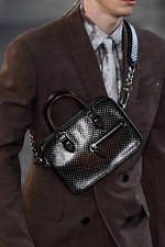 ベルルッティ 2020年春夏コレクション、太陽の日差しに輝くカラフルな洋服｜写真37