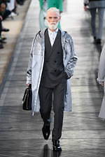 ベルルッティ 2020年春夏コレクション、太陽の日差しに輝くカラフルな洋服｜写真47