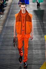 ベルルッティ 2020年春夏コレクション、太陽の日差しに輝くカラフルな洋服｜写真52