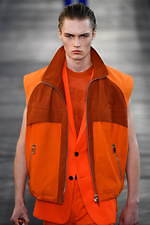 ベルルッティ 2020年春夏コレクション、太陽の日差しに輝くカラフルな洋服｜写真53