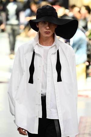 sacai 2020年春夏メンズコレクション、sacaiの考える新たな男性の正装｜写真2