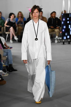w300_loewe_20ss_men_01.jpg w300_loewe_20ss_men_01.jpg