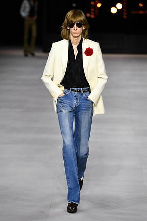 w300_CELINE_2019awmen_02.jpg