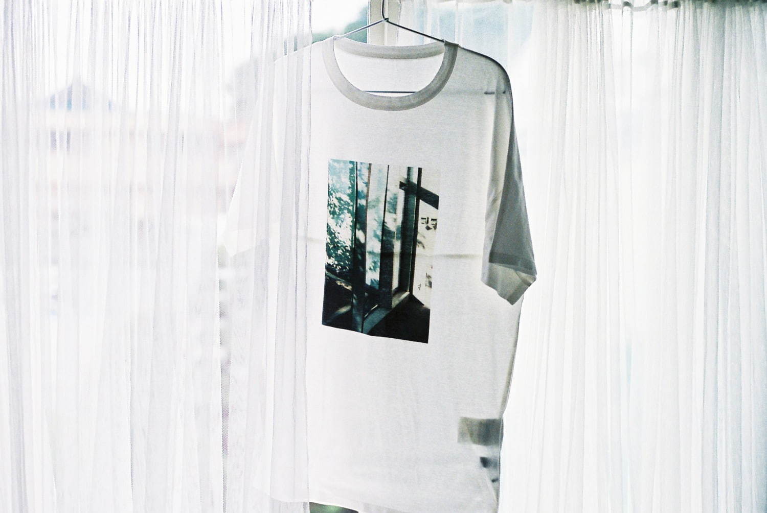 メゾンスペシャル×写真家・石田真澄のTシャツが青山で限定販売、ノスタルジックな写真作品をプリント｜写真3