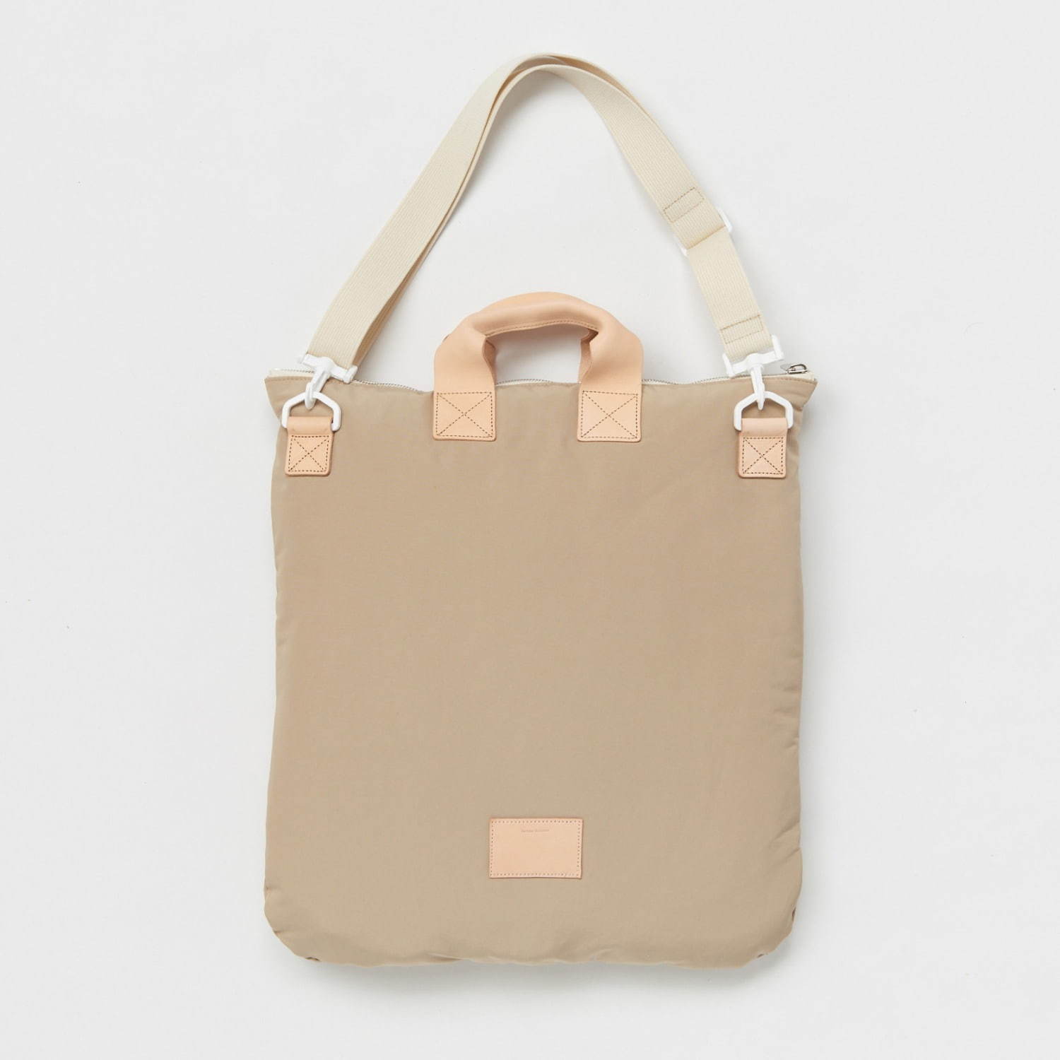 エンダースキーマ“経年変化を楽しむ”ナチュラル色ヌメ革の限定サンダル＆バッグ、スキマ 合羽橋1周年で｜写真9