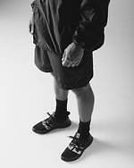 アディダス×アンディフィーテッドの“オールブラック”スニーカー、反射ロゴを配置｜写真18