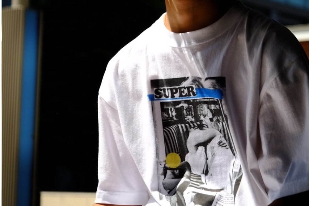 G.V.G.V. FLAT、コラージュアーティスト河村康輔のグラフィックを施したTシャツ