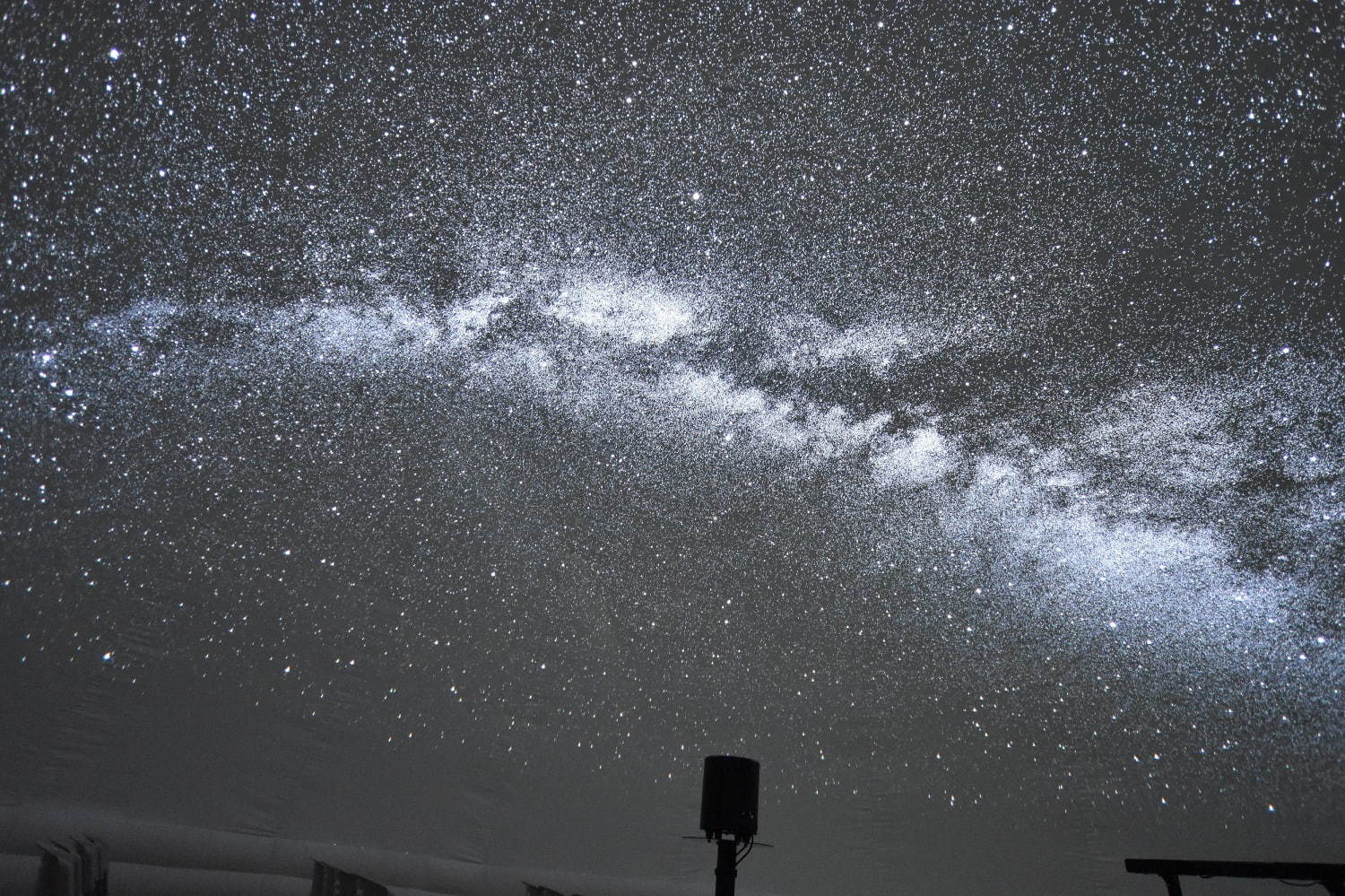 移動式「+i プラネタリウム」100万個の星がきらめく宇宙空間、全国20ヶ所以上を巡回｜写真1