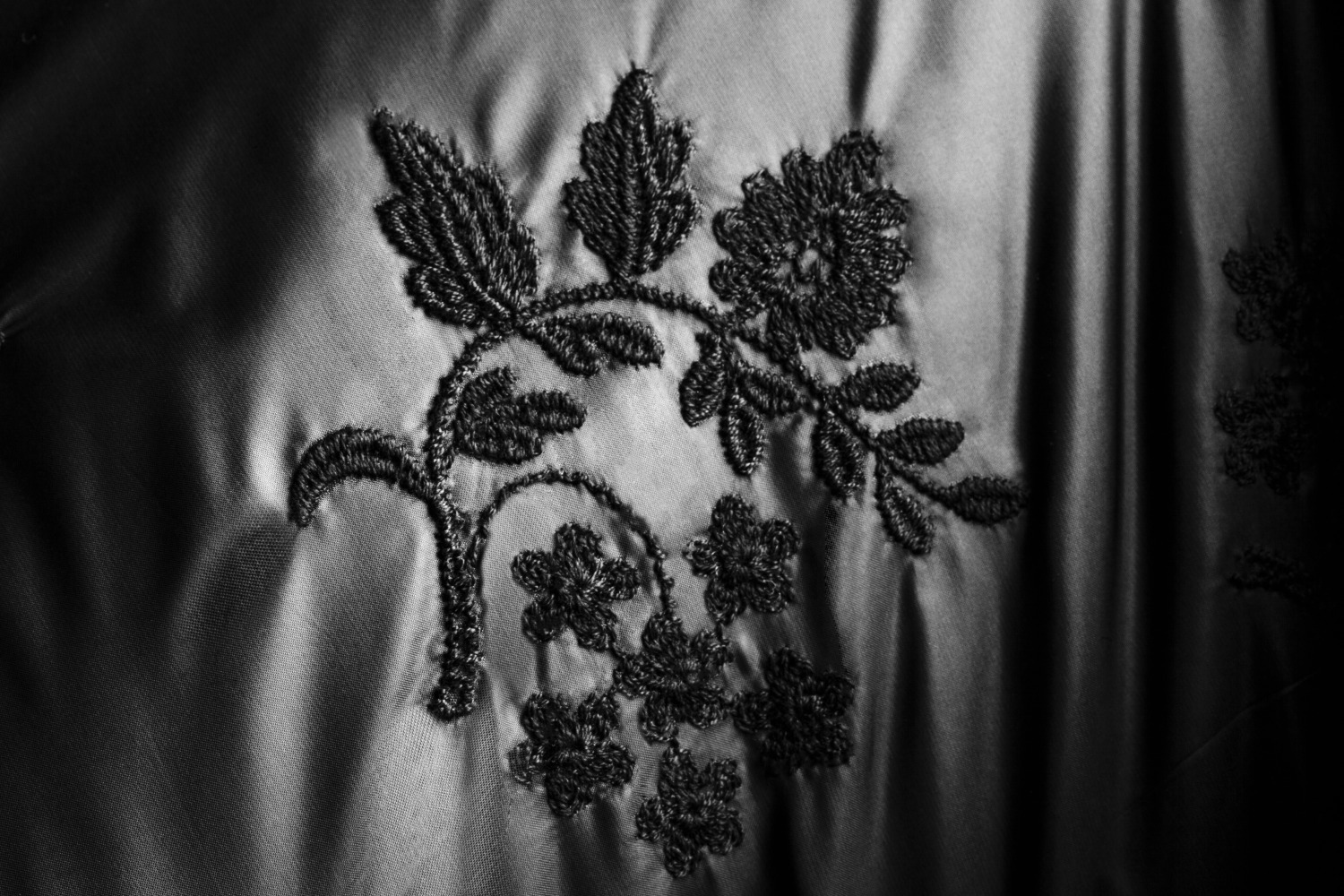 4 モンクレール シモーン・ロシャ 19年秋冬、パールやフラワーモチーフを配したダウン＆ドレスなど｜写真13
