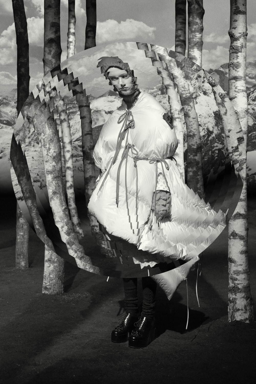 4 モンクレール シモーン・ロシャ 19年秋冬、パールやフラワーモチーフを配したダウン＆ドレスなど｜写真4