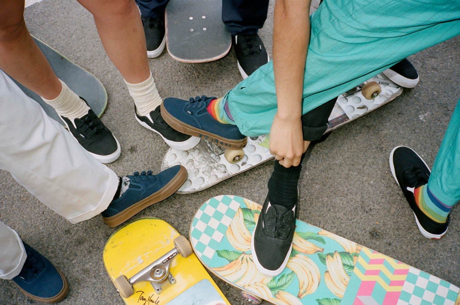 VANS×ビリーズ エンターの「オーセンティック」“カンフー”に着想を得た 