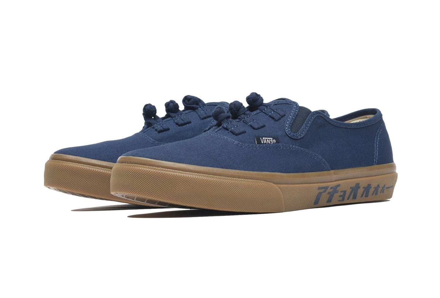 VANS×ビリーズ エンターの「オーセンティック」“カンフー”に着想を得た 