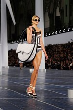 シャネル 2013年春夏コレクション - ソーラーパネルの上で披露された尽きることのない創造力｜写真16