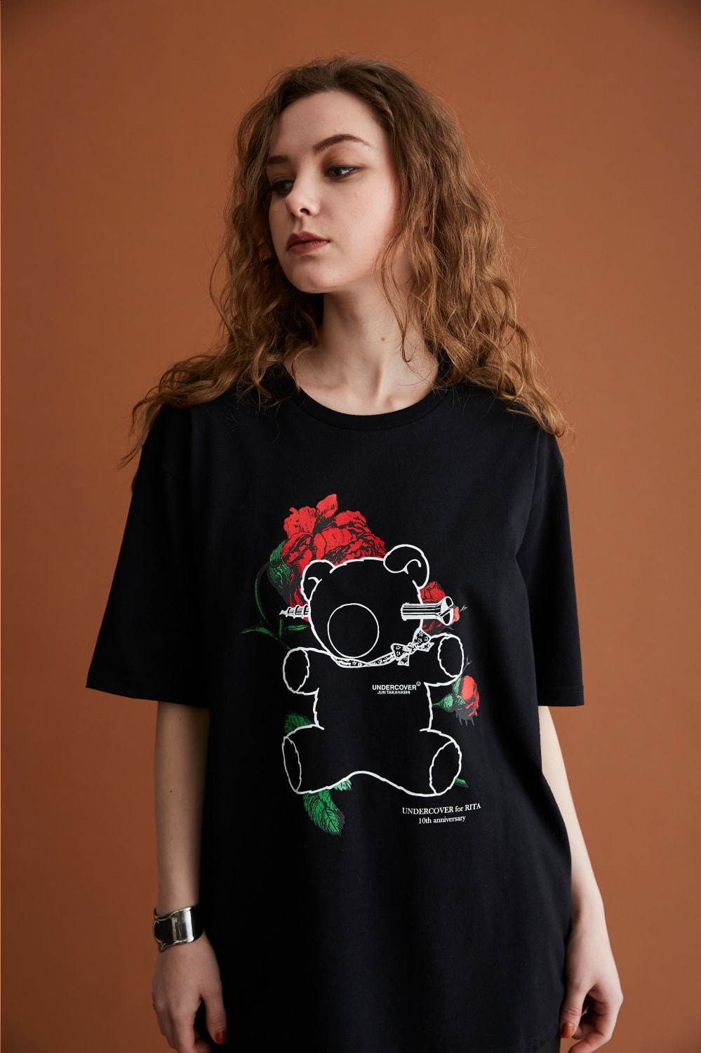 アンダーカバー×リタ、“U”ロゴに薔薇のグラフィックを配したユニセックスパーカー＆Tシャツ｜写真23