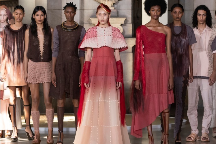 ユイマナカザト 2019-20年秋冬 ウィメンズ コレクション