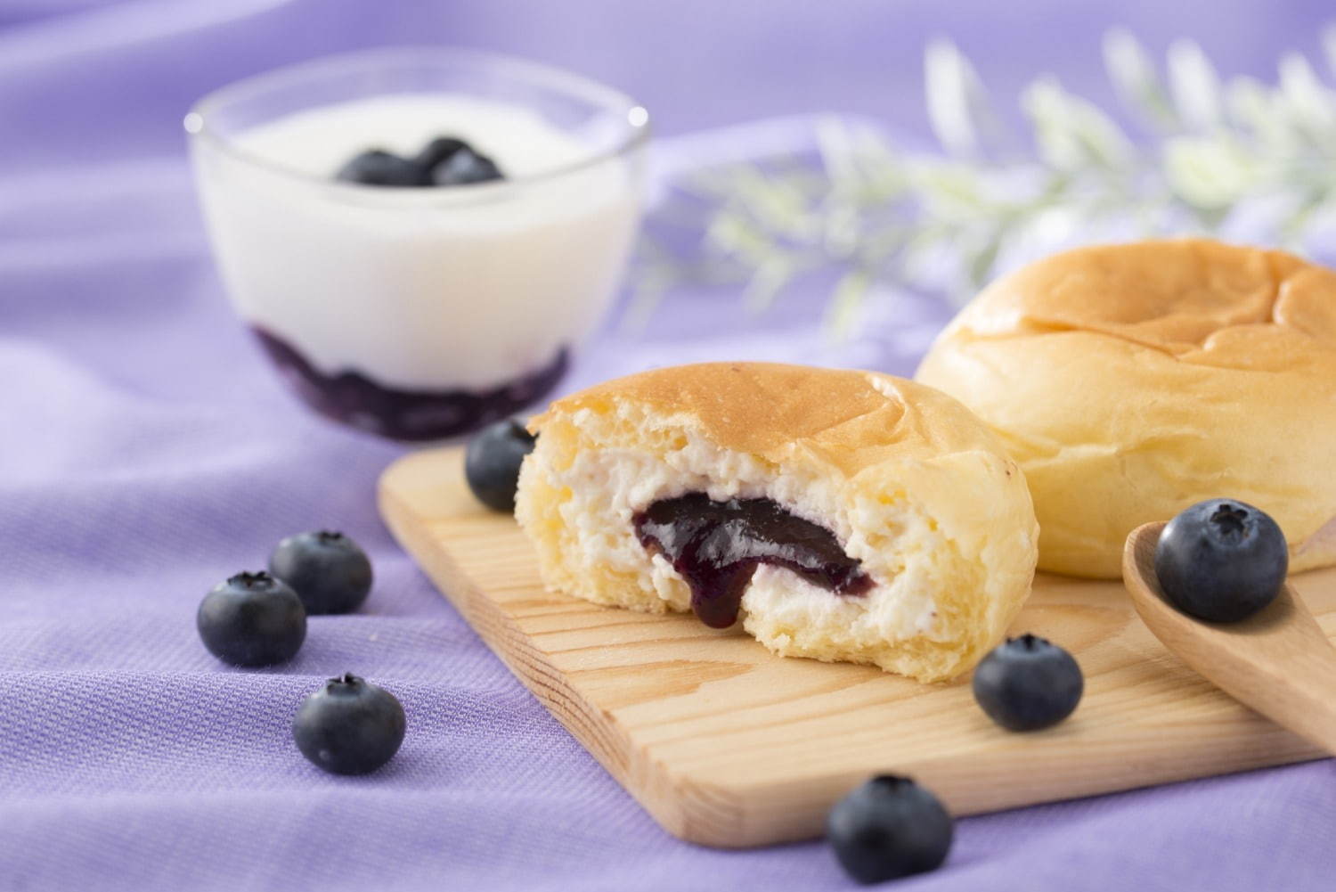 ブルーベリー｜八天堂から「ムーミンコラボ ヨーグルトクリームとブルーベリーのジャム」夏限定スイーツパン