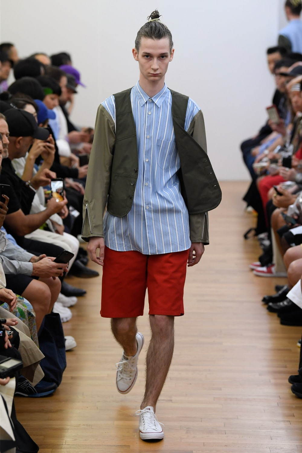 メンズ 赤のハーフパンツのコーディネート ファッションプレス