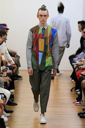 コム デ ギャルソン・シャツ 2020年春夏メンズコレクション - 色と色／服と服／生地と生地を繋ぐ｜写真8