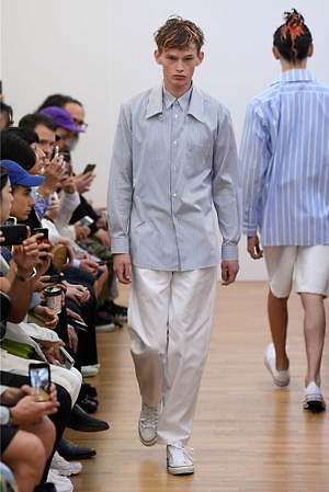 コム デ ギャルソン・シャツ 2020年春夏メンズコレクション - 色と色／服と服／生地と生地を繋ぐ｜写真12
