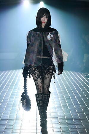 ユェチ・チ(YUEQI QI) 2025-26年秋冬ウィメンズコレクション  - 写真1