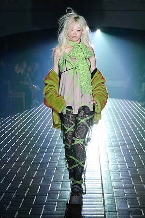 ユェチ・チ(YUEQI QI) 2025-26年秋冬ウィメンズコレクション  - 写真4