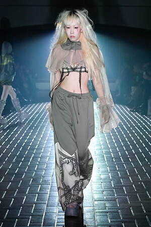 ユェチ・チ(YUEQI QI) 2025-26年秋冬ウィメンズコレクション  - 写真15