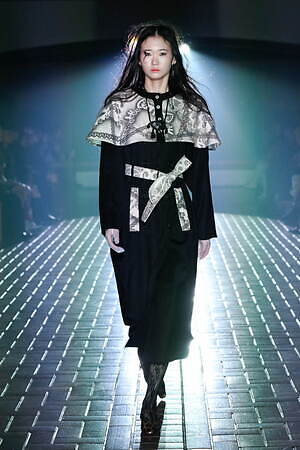 ユェチ・チ(YUEQI QI) 2025-26年秋冬ウィメンズコレクション  - 写真22