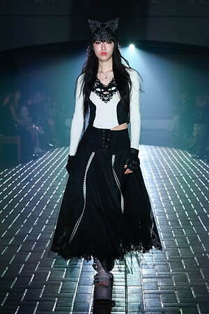 ユェチ・チ(YUEQI QI) 2025-26年秋冬ウィメンズコレクション  - 写真24