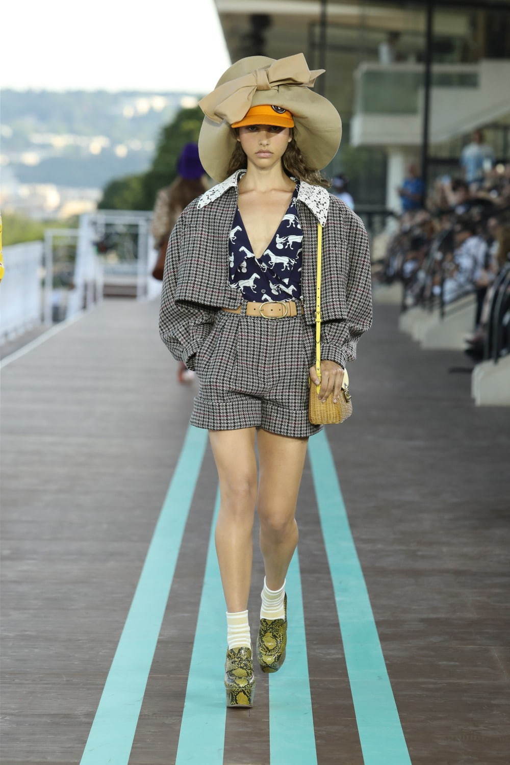miu miu2020年リゾートコレクション　パワーショルダーチェックコート miu miu2020年リゾートコレクション パワーショルダーチェックコート