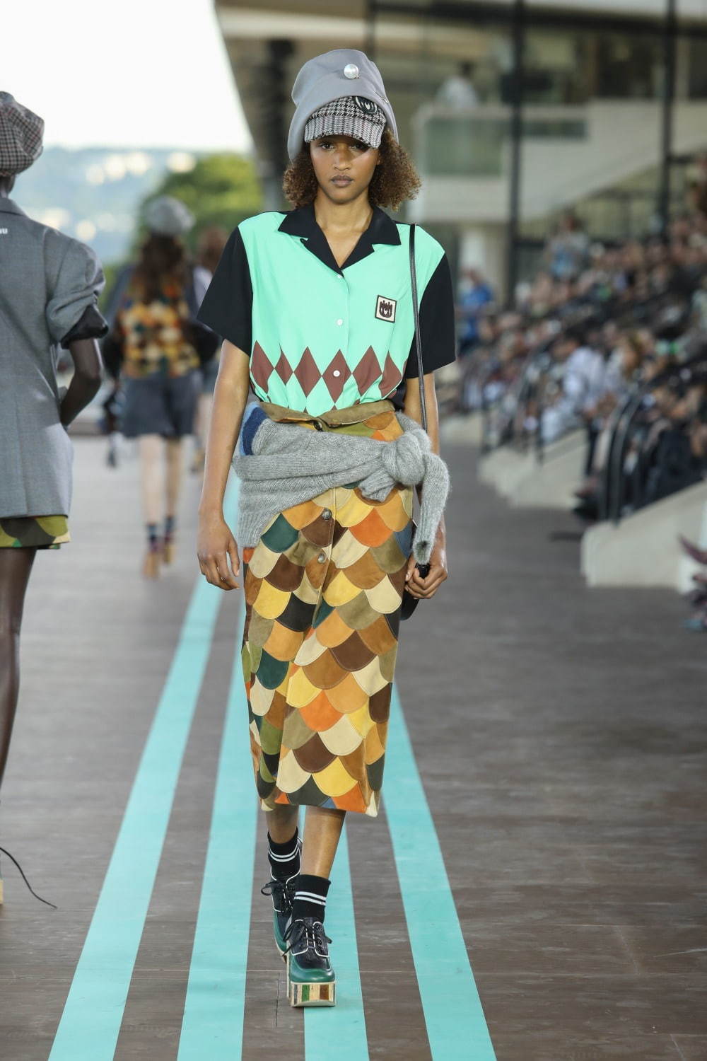 miu miu2020年リゾートコレクション　パワーショルダーチェックコート miu miu2020年リゾートコレクション パワーショルダーチェックコート
