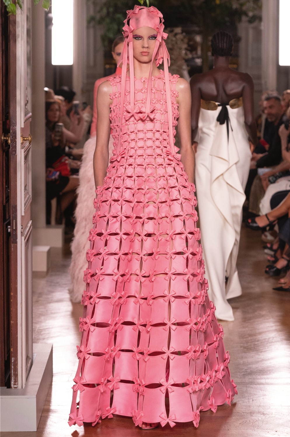 ヴァレンティノ オートクチュール(VALENTINO Haute Couture ) 2019-20年秋冬ウィメンズコレクション シルエット - 写真66