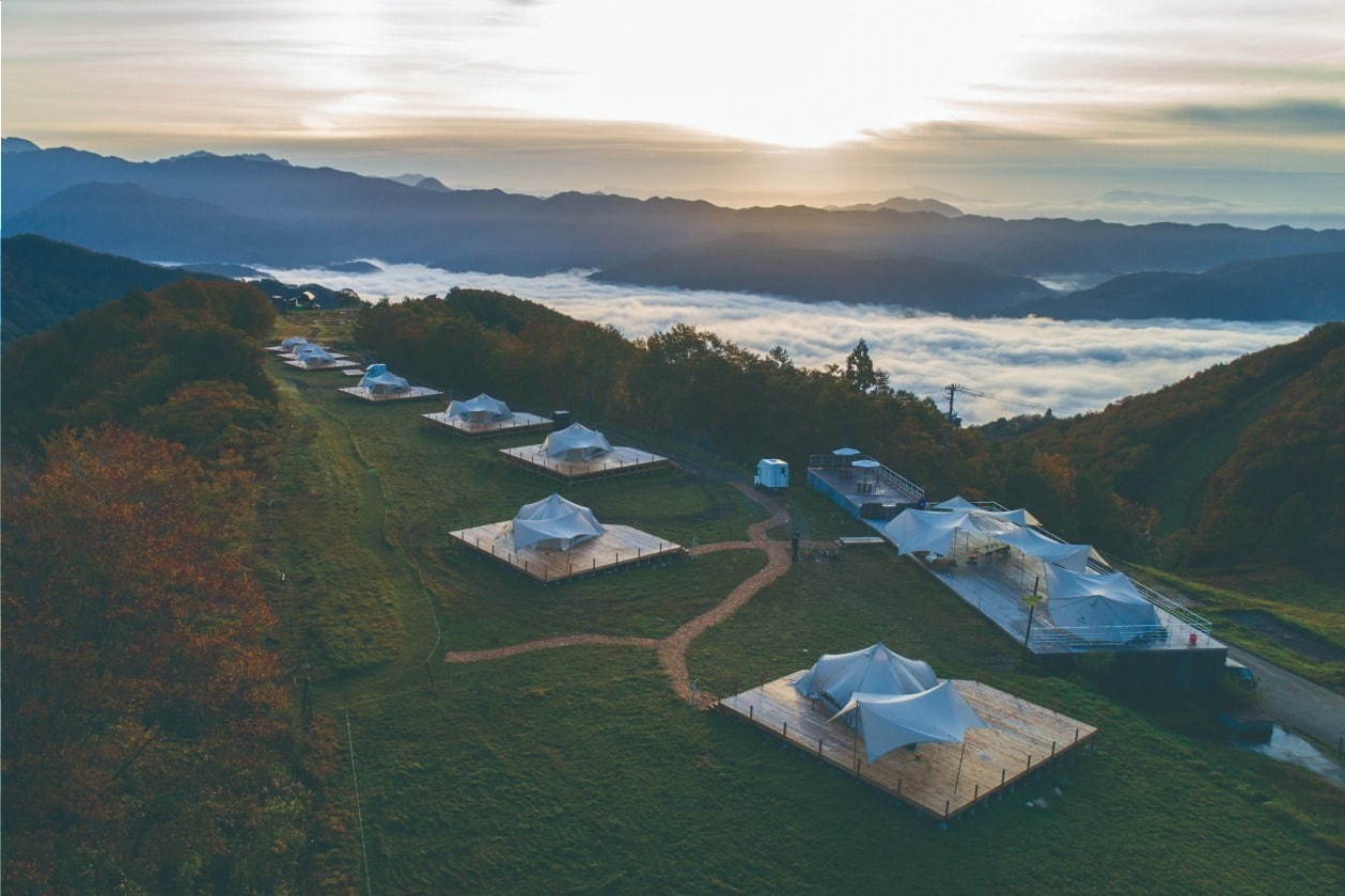 グランピング｜スノーピークの最上級グランピングフィールドが長野白馬村の北尾根高原に、標高1,200mで自然を満喫