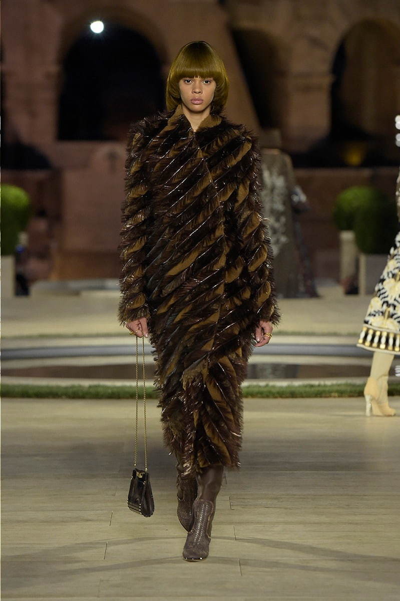 フェンディ オートクチュール(FENDI Haute Couture) 2019-20年秋冬ウィメンズコレクション  - 写真27