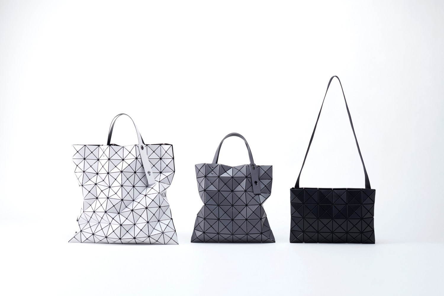 BAO BAO ISSEY MIYAKE 19年秋冬の新作、英字と三角のピースを融合させたトートバッグ｜写真5