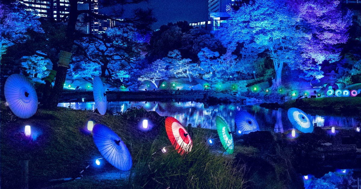 旧芝離宮恩賜庭園で夏ライトアップ 江戸夏夜会 水の音と連動した光や霧 江戸風の装飾で夏の涼を演出 ファッションプレス