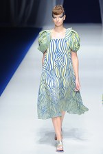 ヒロコ コシノ 2013年春夏コレクション - 美しくエネルギッシュに色彩と光が織りなす海のパレード｜写真17