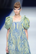 ヒロコ コシノ 2013年春夏コレクション - 美しくエネルギッシュに色彩と光が織りなす海のパレード｜写真18