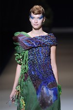 ヒロコ コシノ 2013年春夏コレクション - 美しくエネルギッシュに色彩と光が織りなす海のパレード｜写真107