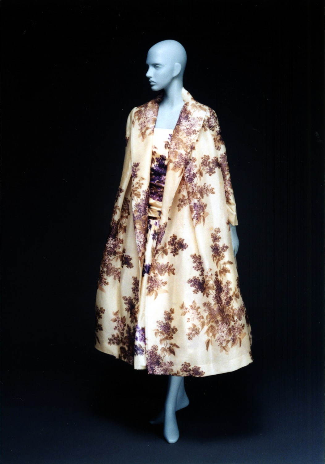 神戸ファッション美術館で 花 がテーマの展覧会 ディオールのドレスや民族衣装など約100点 ファッションプレス