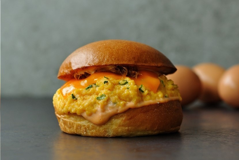 LA発“究極のエッグサンド”の卵料理専門店「エッグスラット」